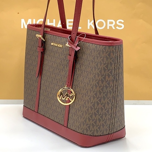 MICHAEL KORS LOGO SHOULDER
TOTE DARK CHERRY COLOR 14.75"W X
10"H × 5.5"D - Picture 7 of 16
